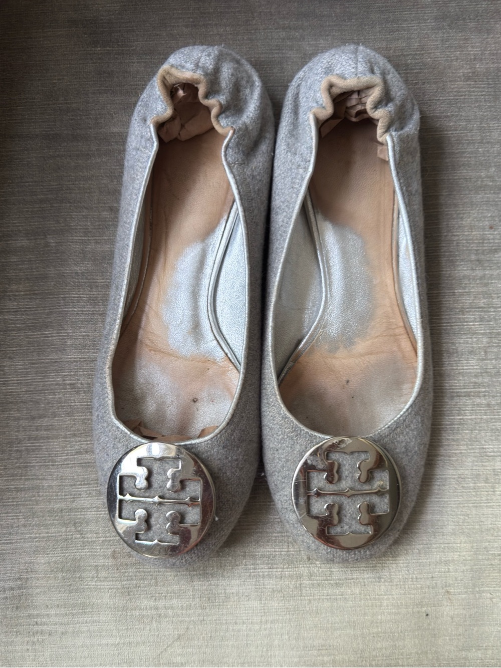 Tory Burch Reva Gray Wool Flannel Ballet Flats Size
8.5M Silver Medallion